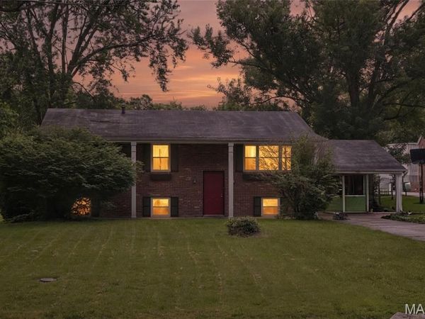 205 Old Sugar Creek Road, Fenton, MO 63026