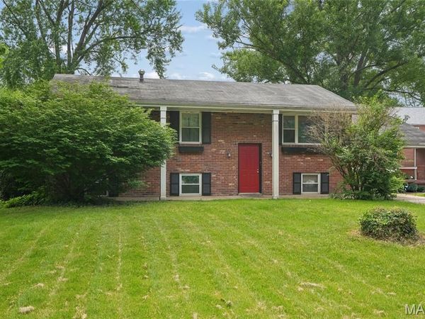 205 Old Sugar Creek Road, Fenton, MO 63026