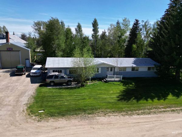 206 E Alturas Ave, Fairfield, ID 83327