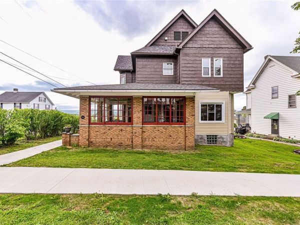 301 College Ave, Mount Pleasant, PA 15666