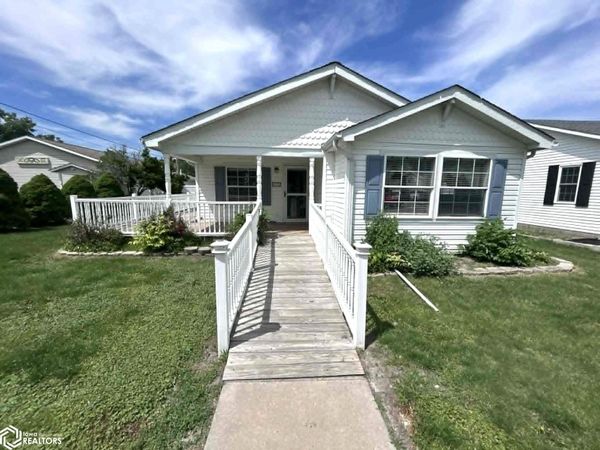 117 W Wapello Street, Agency, IA 52530