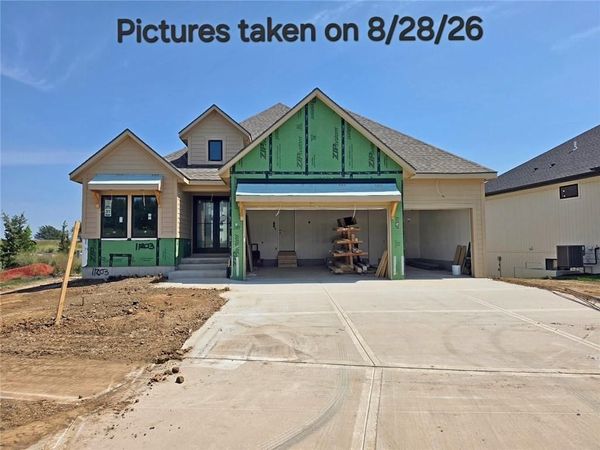 11203 S Sunray Drive, Olathe, KS 66061
