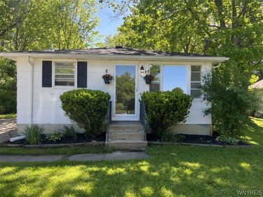 5901 Rosewood Terrace, Lake View, NY 14085