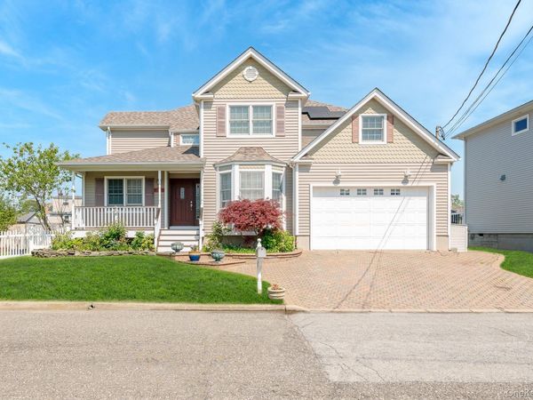 2683 Peconic Avenue , Seaford, NY 11783