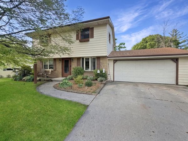 2306 Pleasant AVENUE, New Holstein, WI 53061