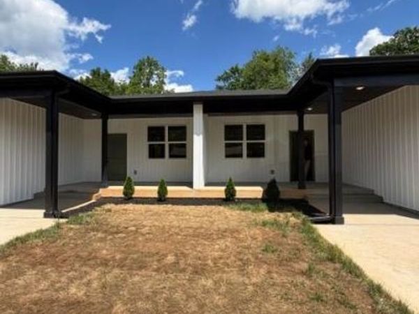 1141 12th Street Drive SW, Hickory, NC 28602