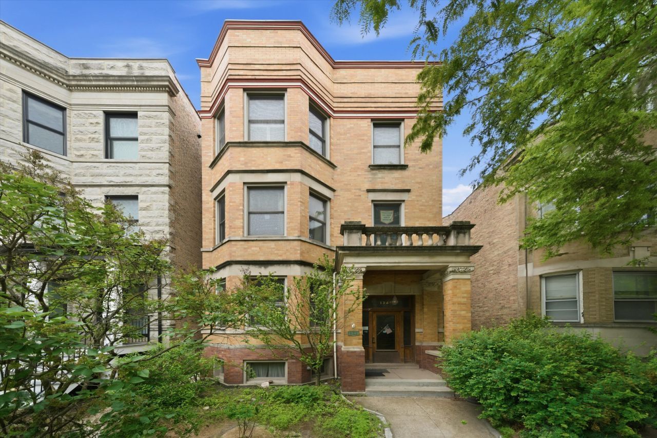 1341 W Eddy Street, Chicago, IL 60657 Main Photo