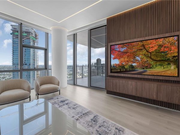 851 NE 1st Ave, Unit 4201, Miami, FL 33132