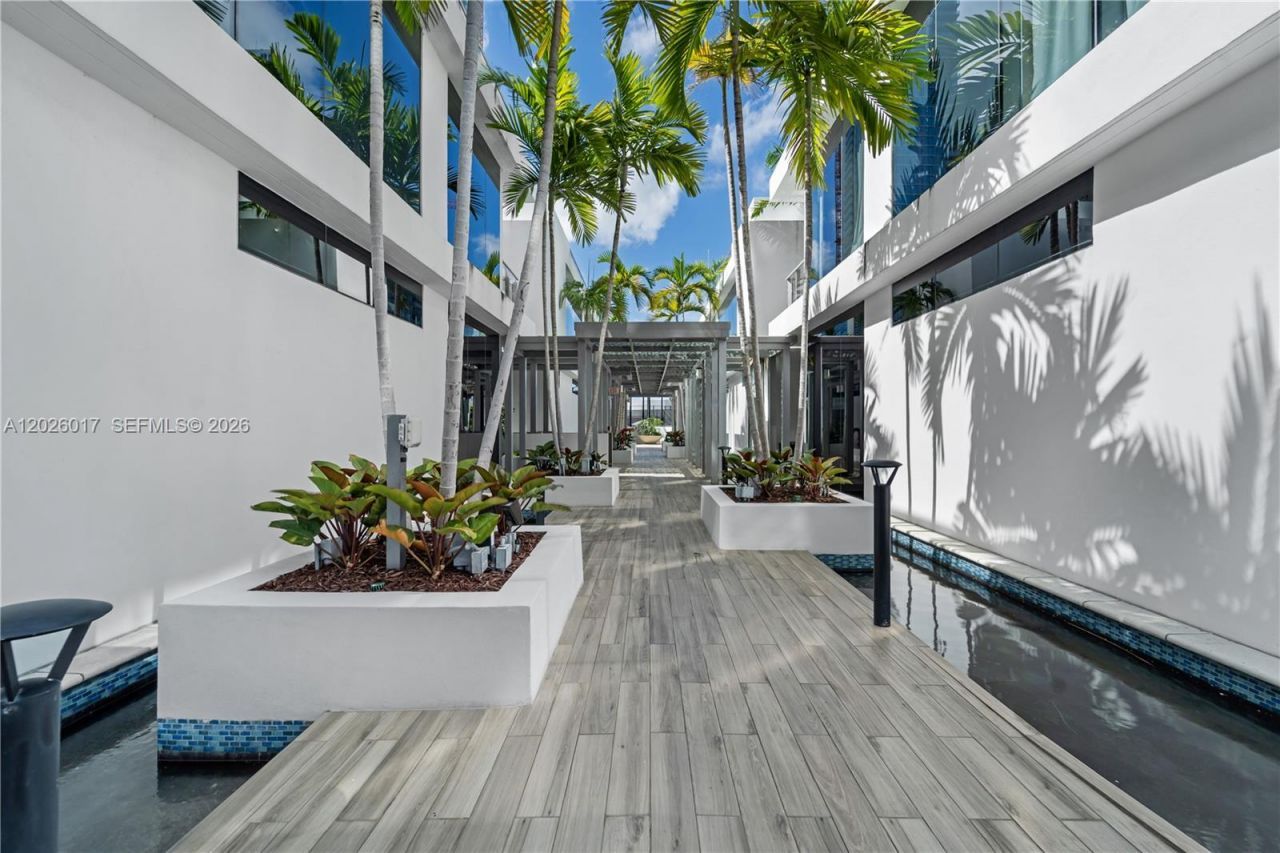851 NE 1st Ave, Unit 4201, Miami, FL 33132 Photo