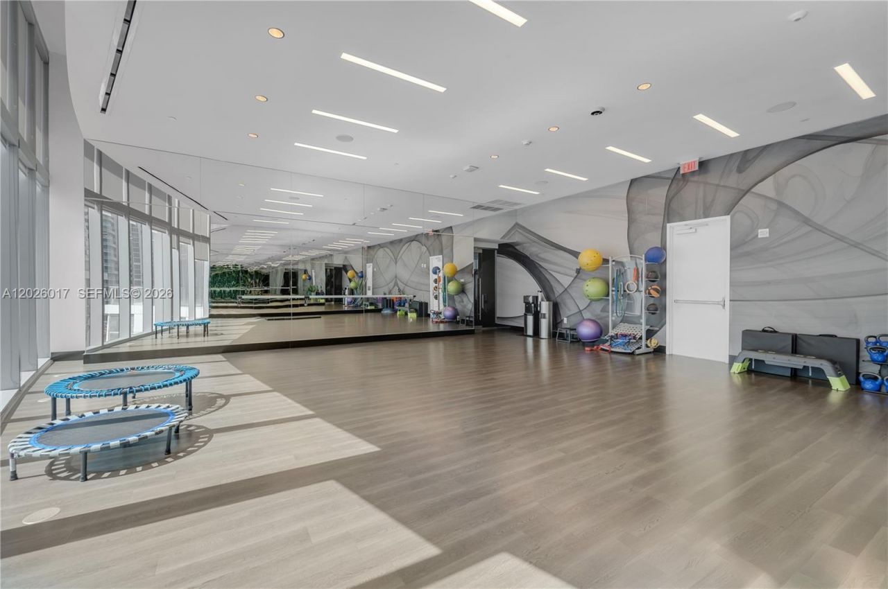 851 NE 1st Ave, Unit 4201, Miami, FL 33132 Photo