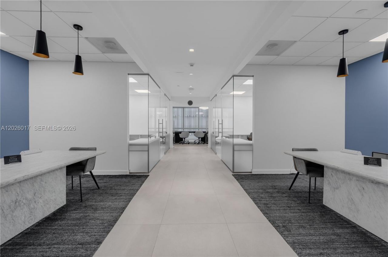 851 NE 1st Ave, Unit 4201, Miami, FL 33132 Photo