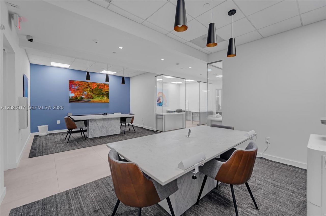 851 NE 1st Ave, Unit 4201, Miami, FL 33132 Photo
