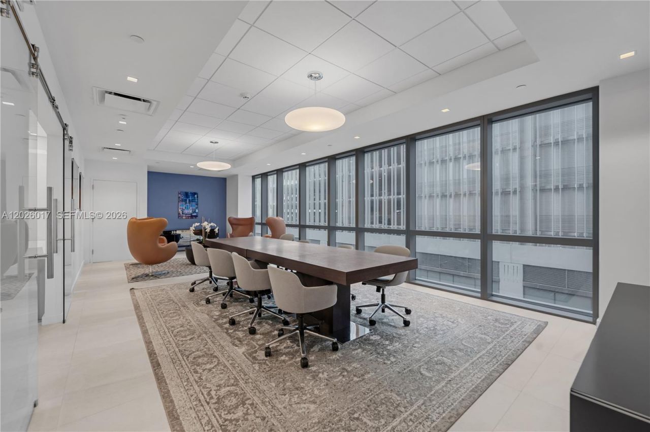 851 NE 1st Ave, Unit 4201, Miami, FL 33132 Photo