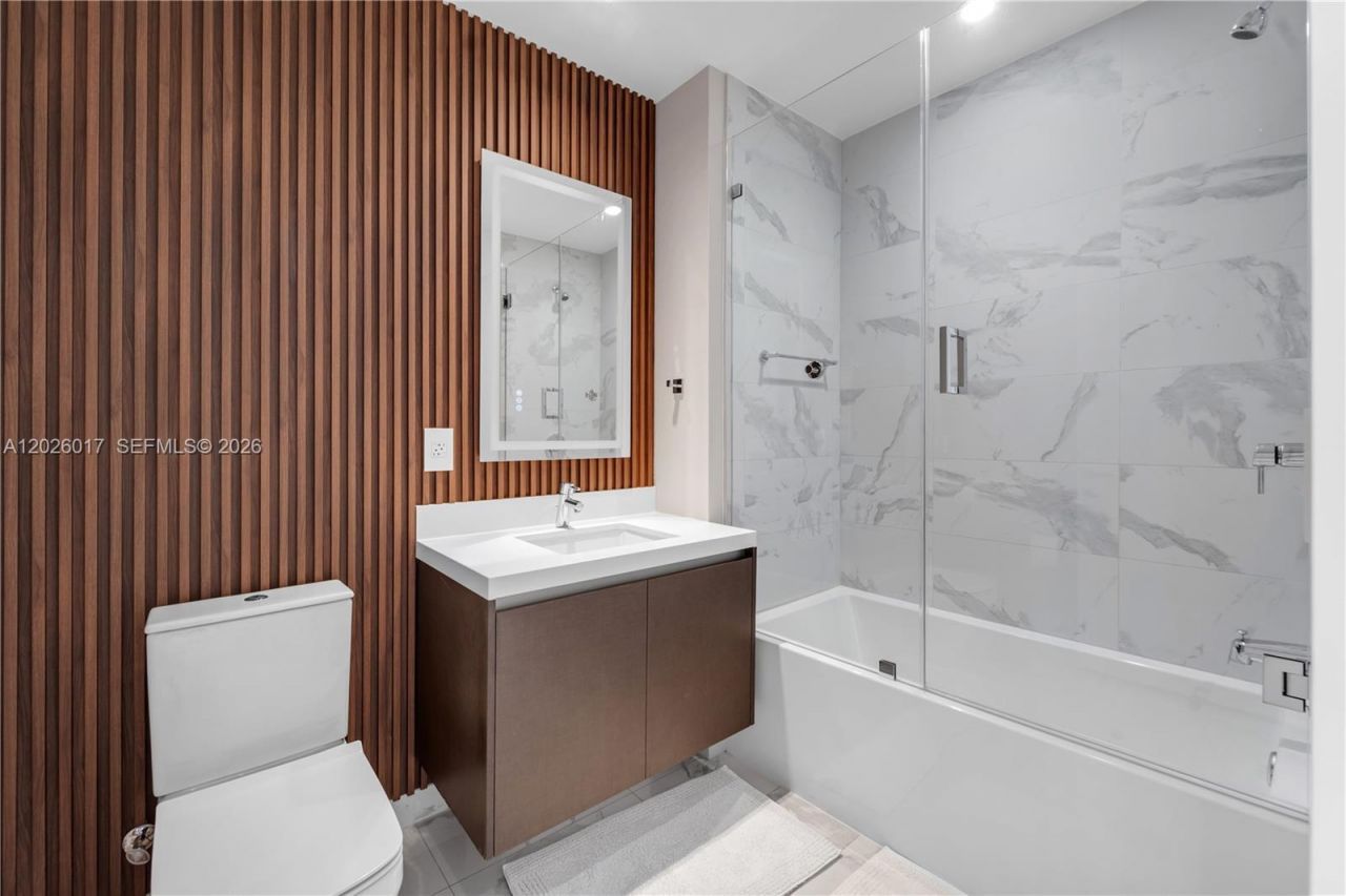 851 NE 1st Ave, Unit 4201, Miami, FL 33132 Photo