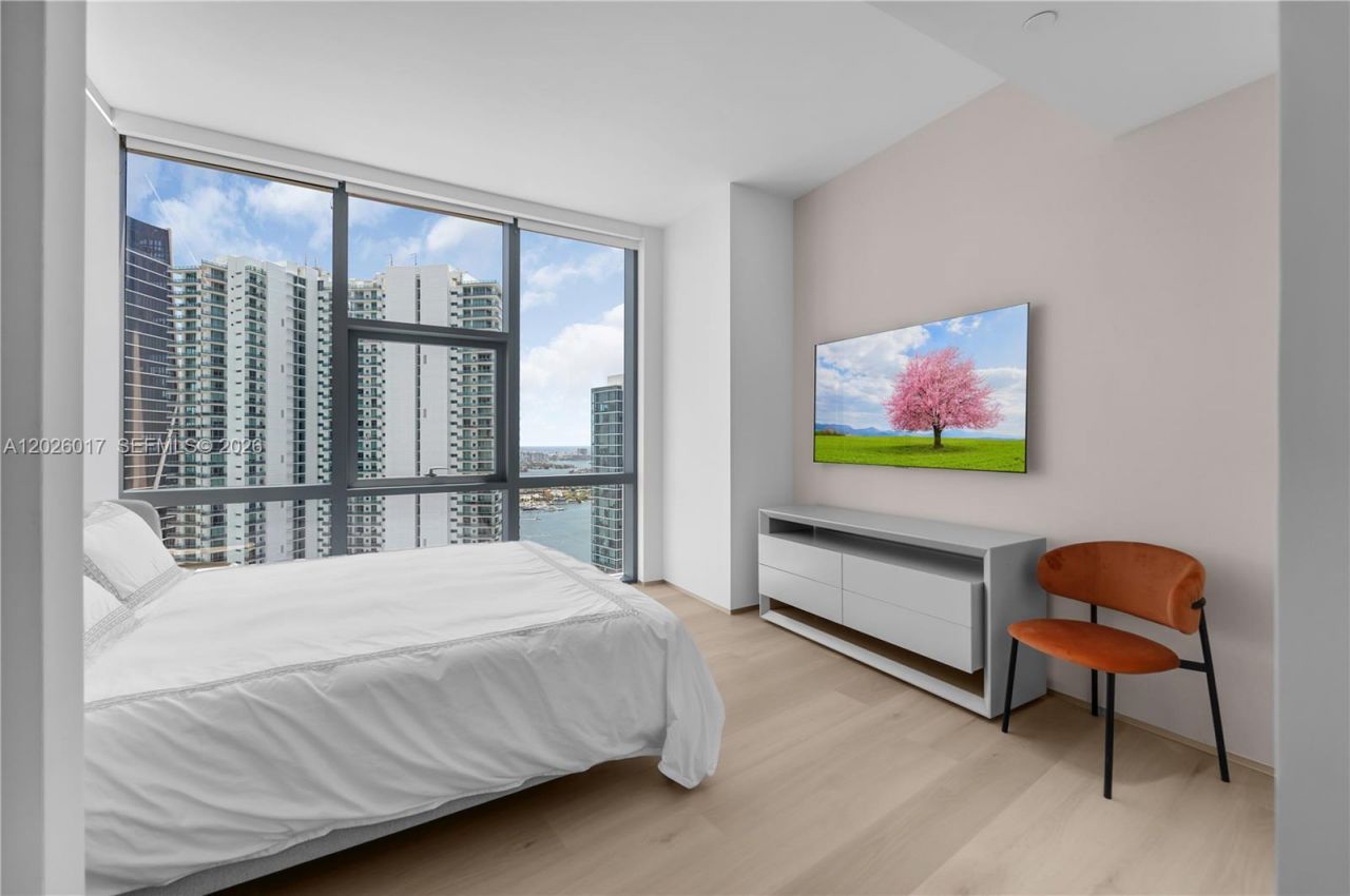 851 NE 1st Ave, Unit 4201, Miami, FL 33132 Photo