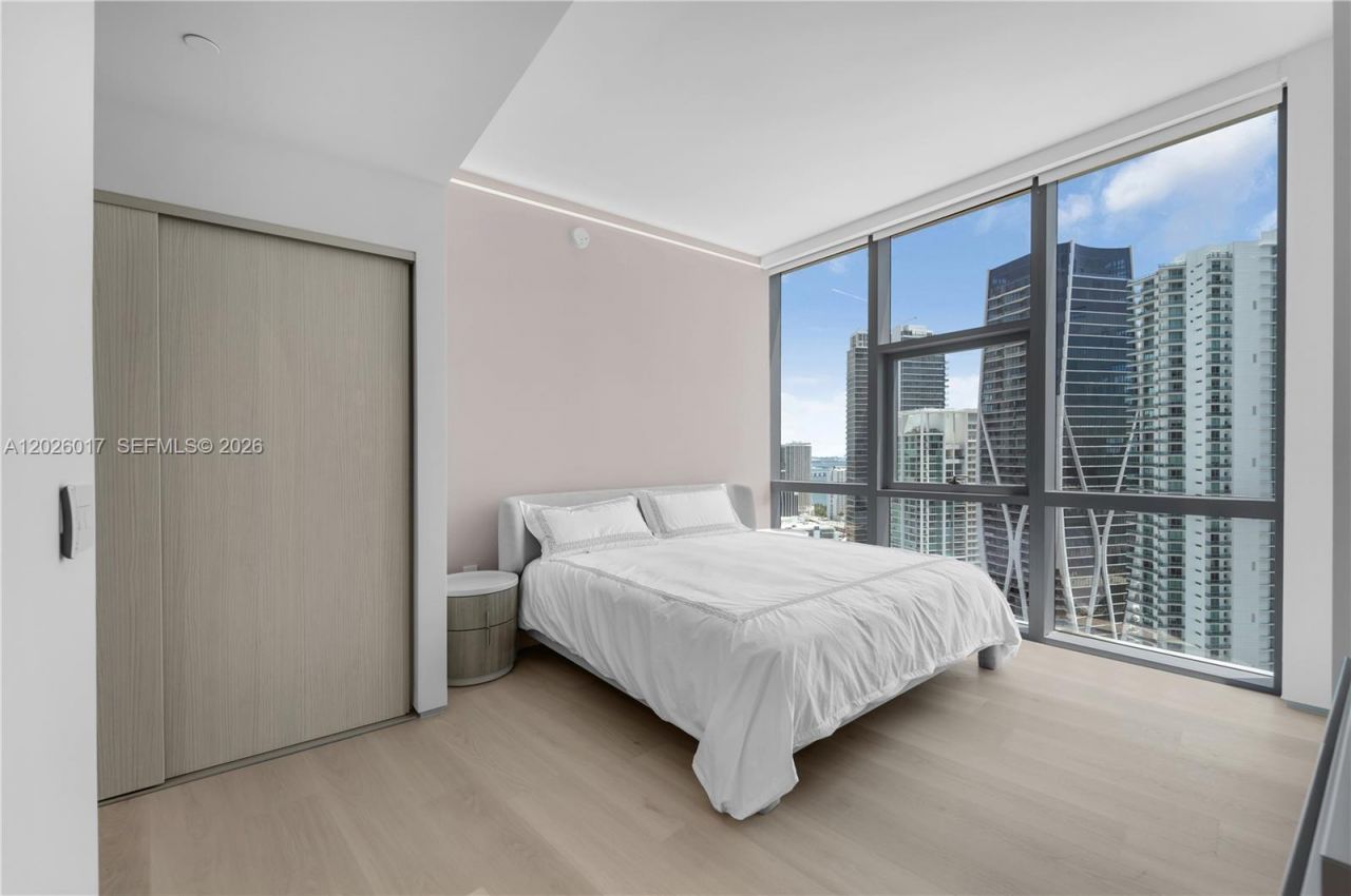 851 NE 1st Ave, Unit 4201, Miami, FL 33132 Photo