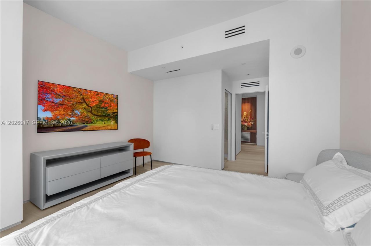 851 NE 1st Ave, Unit 4201, Miami, FL 33132 Photo