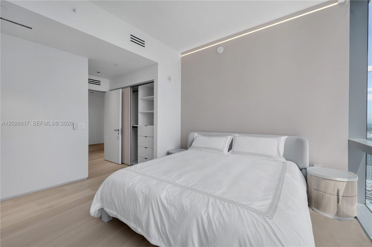 851 NE 1st Ave, Unit 4201, Miami, FL 33132 Photo