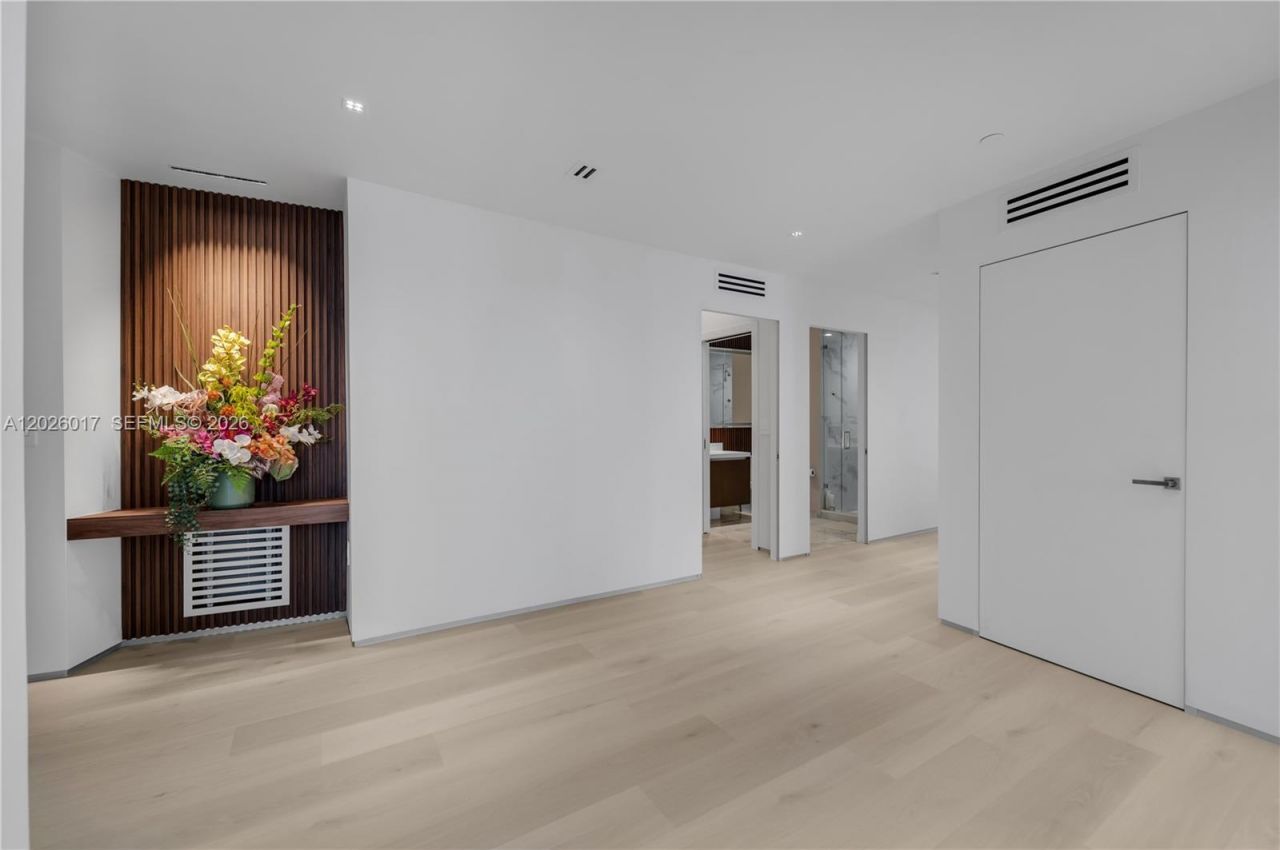 851 NE 1st Ave, Unit 4201, Miami, FL 33132 Photo
