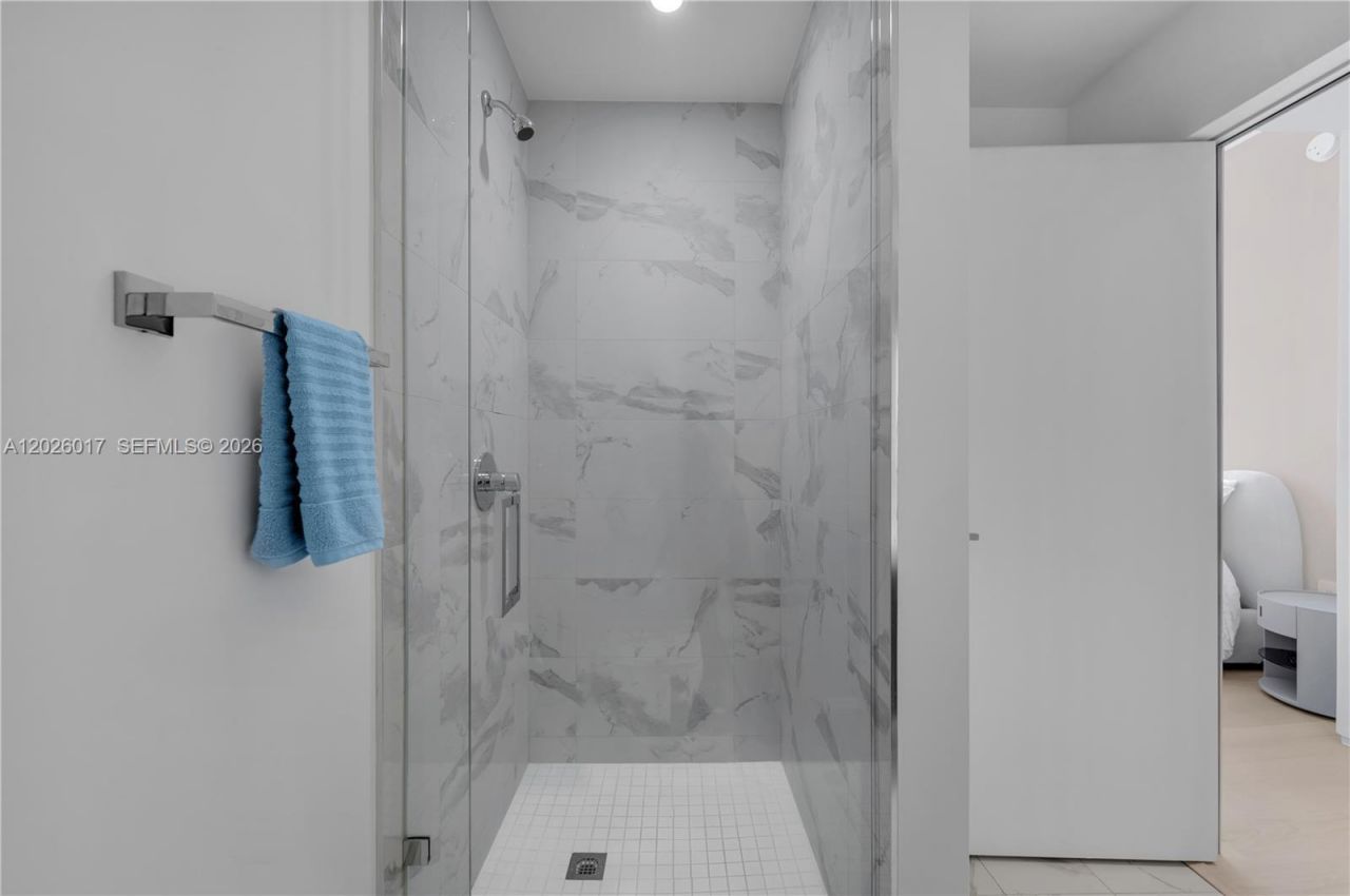 851 NE 1st Ave, Unit 4201, Miami, FL 33132 Photo