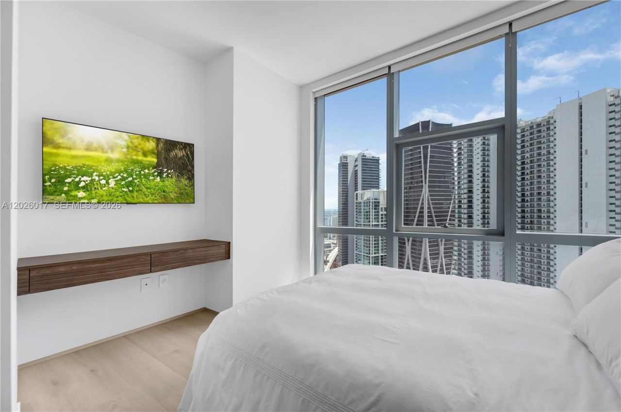 851 NE 1st Ave, Unit 4201, Miami, FL 33132 Photo