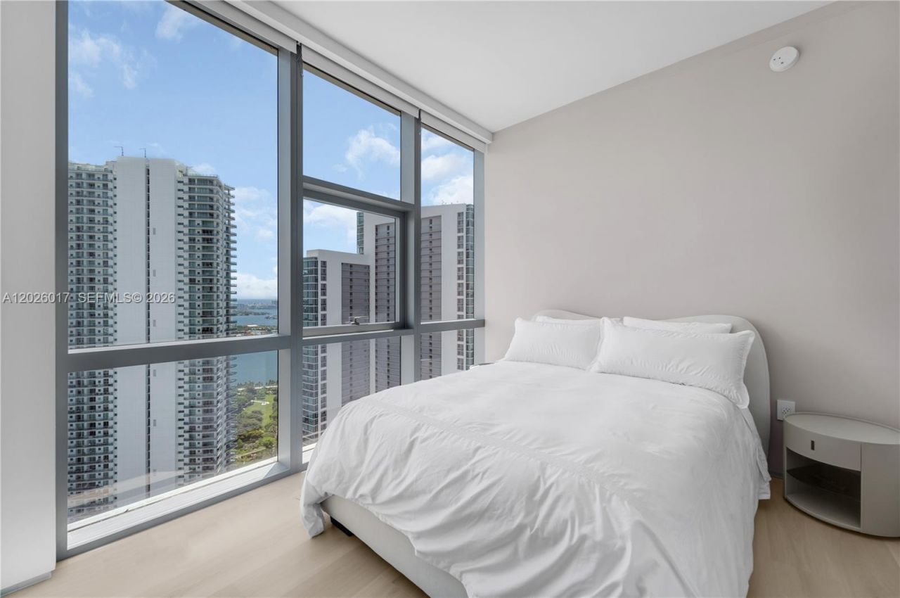 851 NE 1st Ave, Unit 4201, Miami, FL 33132 Photo
