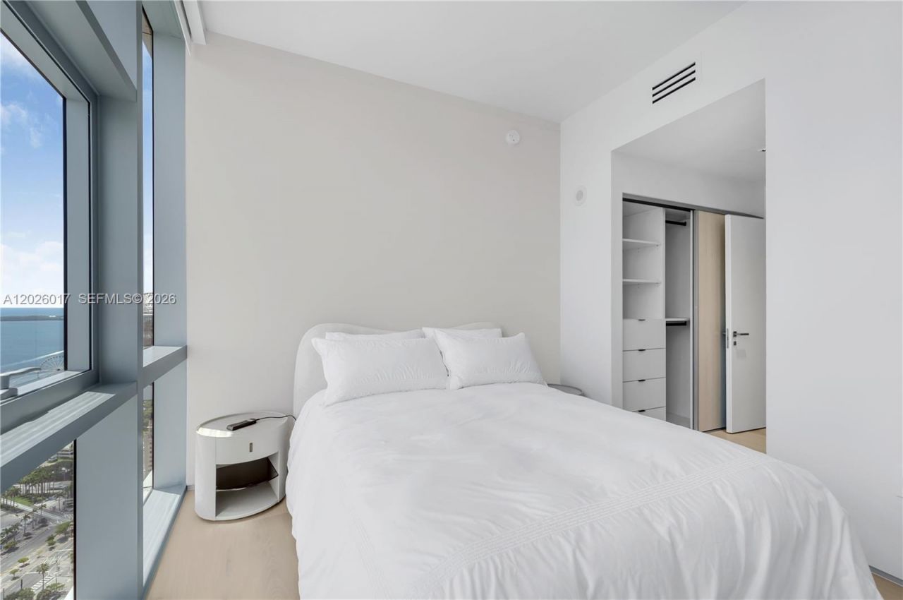 851 NE 1st Ave, Unit 4201, Miami, FL 33132 Photo