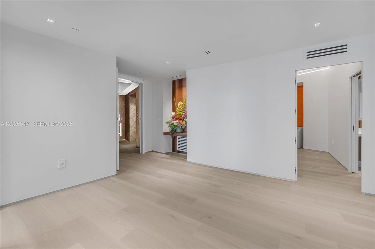 851 NE 1st Ave, Unit 4201, Miami, FL 33132 Photo