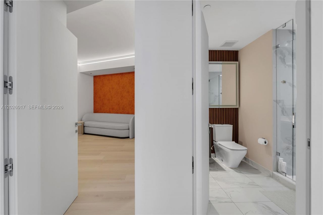 851 NE 1st Ave, Unit 4201, Miami, FL 33132 Photo
