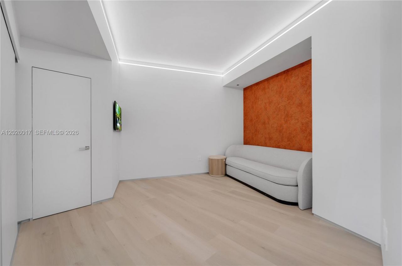 851 NE 1st Ave, Unit 4201, Miami, FL 33132 Photo