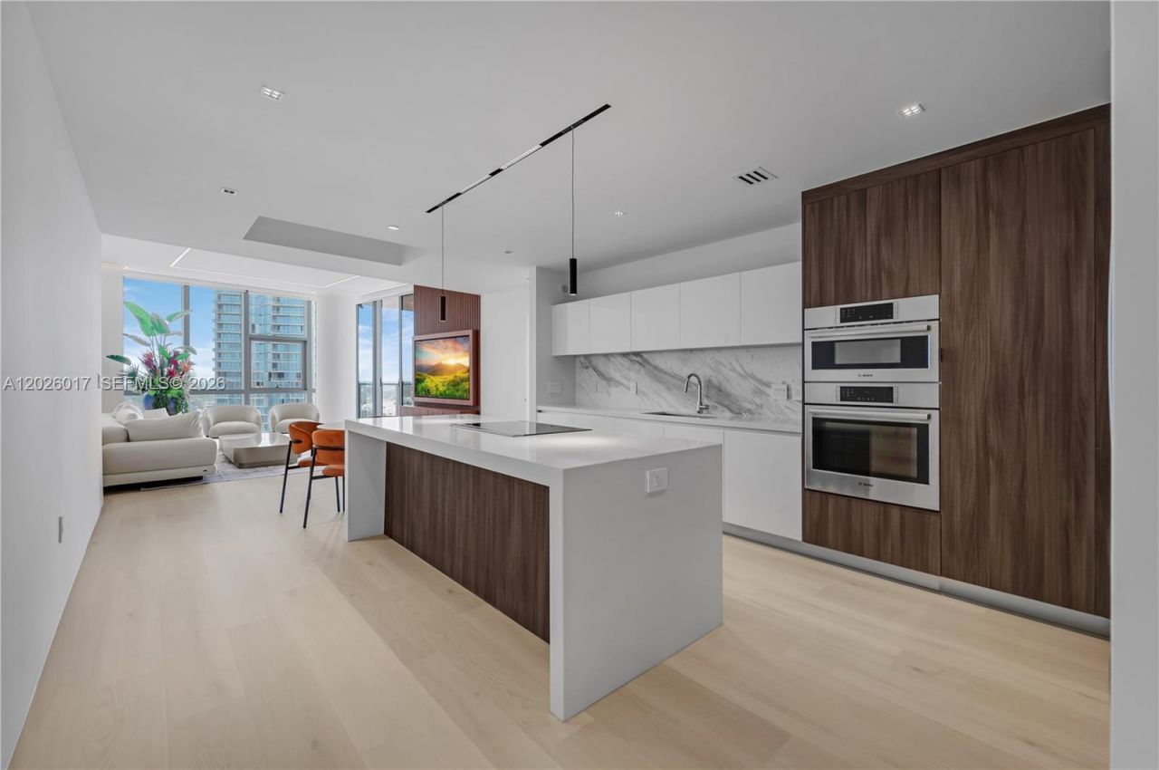 851 NE 1st Ave, Unit 4201, Miami, FL 33132 Photo
