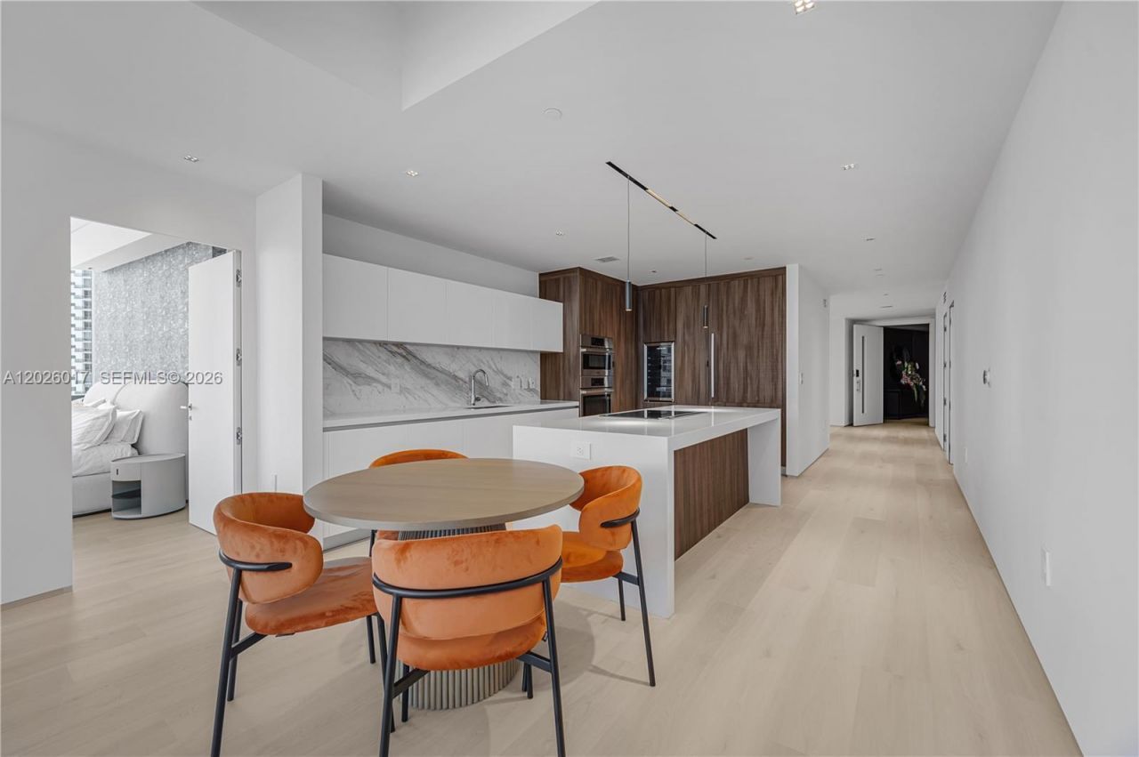 851 NE 1st Ave, Unit 4201, Miami, FL 33132 Photo