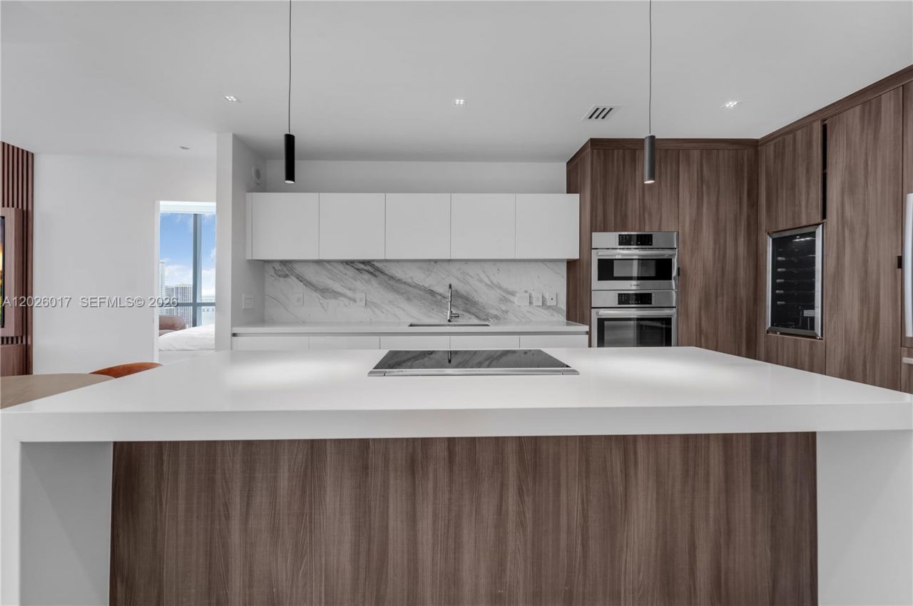 851 NE 1st Ave, Unit 4201, Miami, FL 33132 Photo