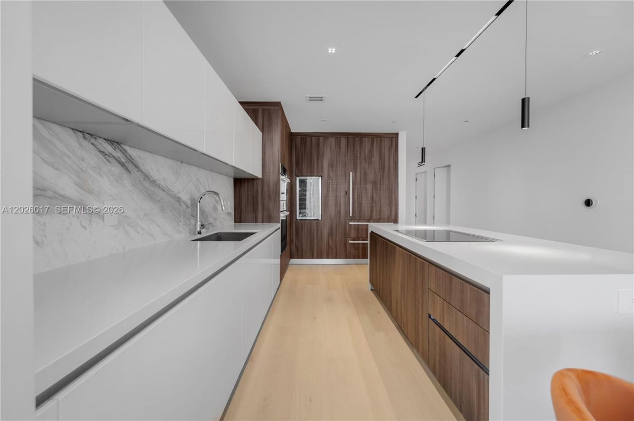 851 NE 1st Ave, Unit 4201, Miami, FL 33132 Photo