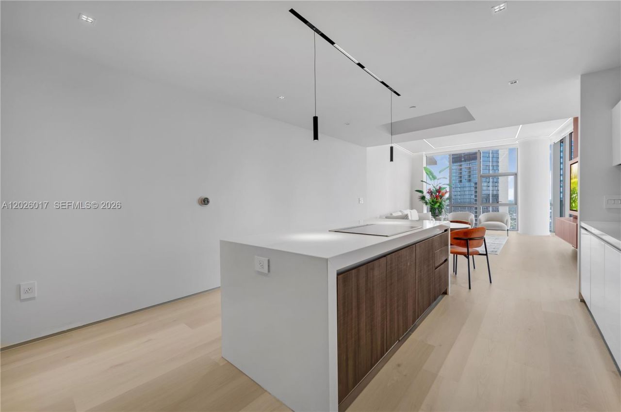 851 NE 1st Ave, Unit 4201, Miami, FL 33132 Photo