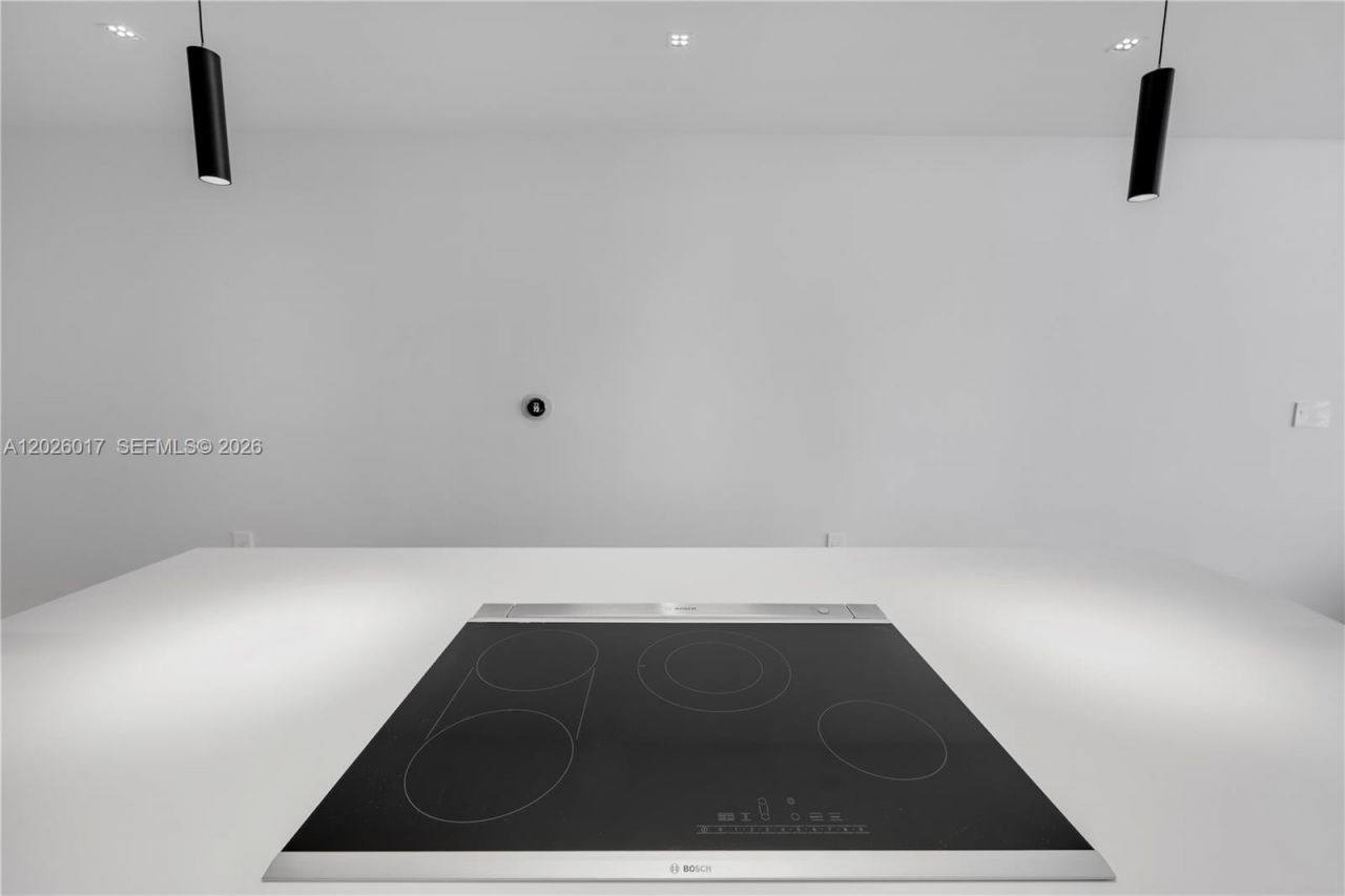 851 NE 1st Ave, Unit 4201, Miami, FL 33132 Photo