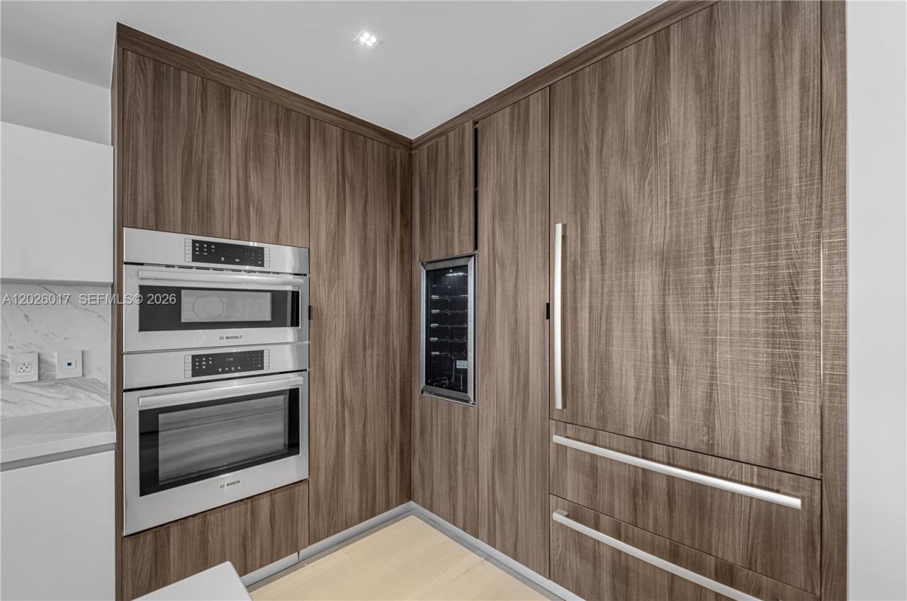 851 NE 1st Ave, Unit 4201, Miami, FL 33132 Photo