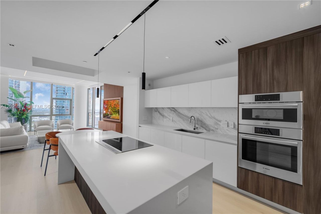 851 NE 1st Ave, Unit 4201, Miami, FL 33132 Photo