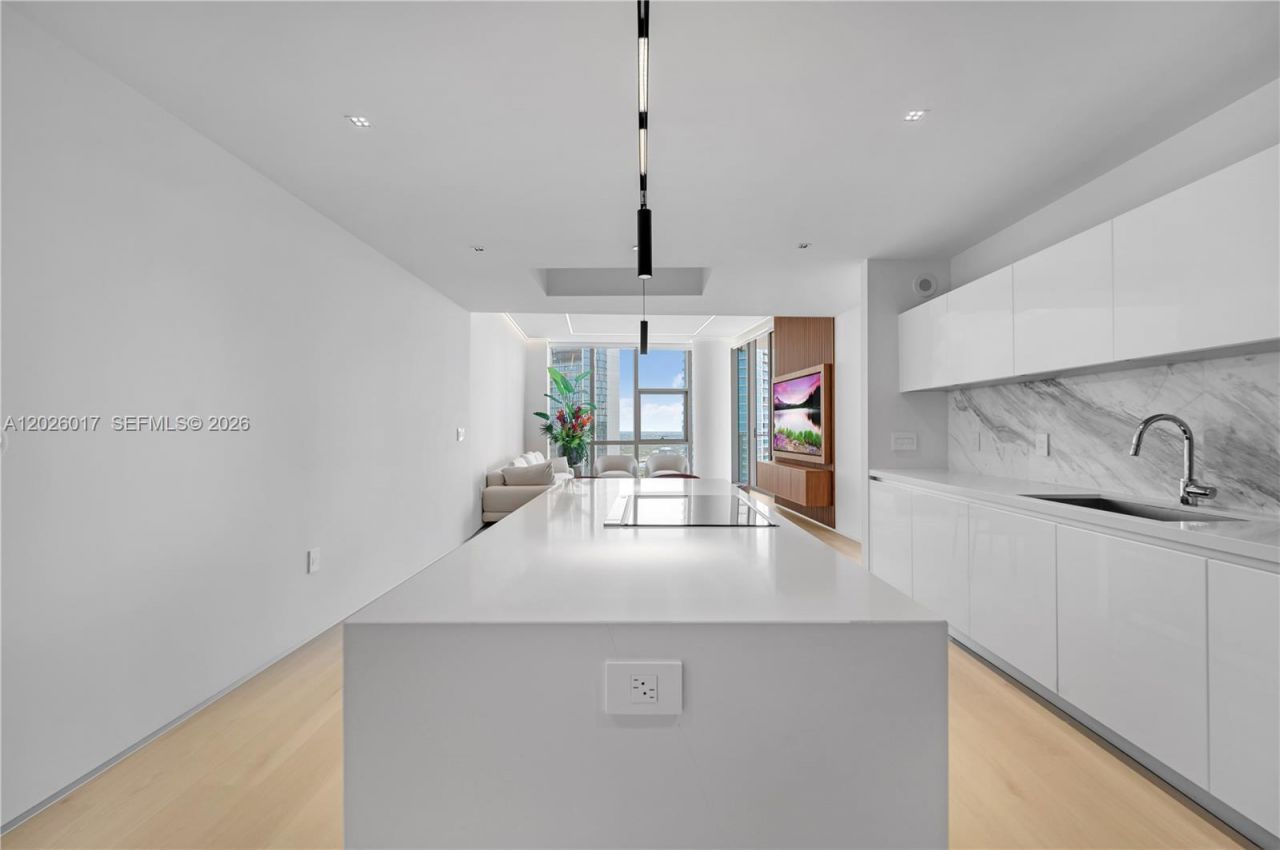 851 NE 1st Ave, Unit 4201, Miami, FL 33132 Photo