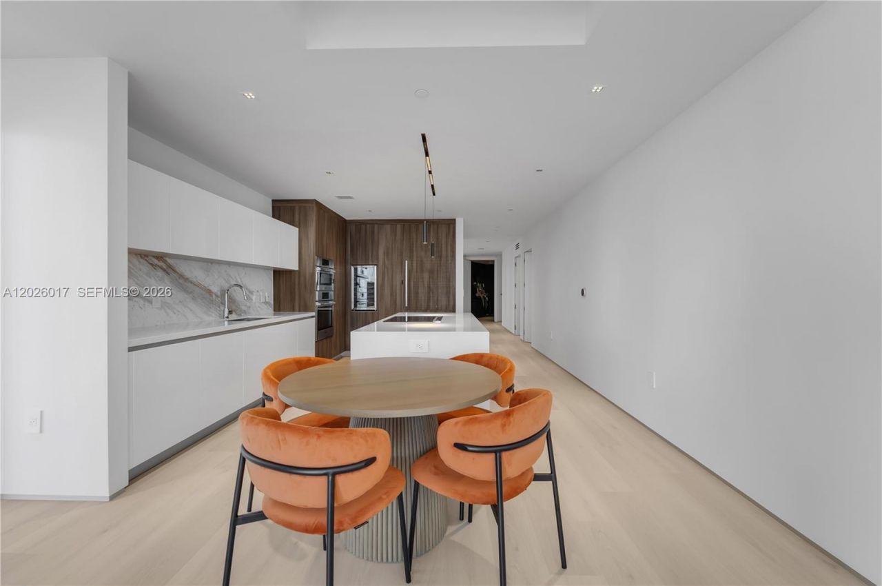 851 NE 1st Ave, Unit 4201, Miami, FL 33132 Photo