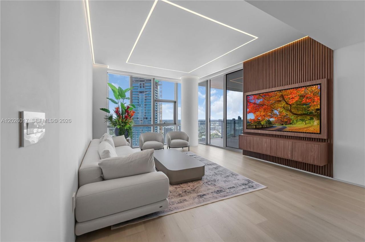 851 NE 1st Ave, Unit 4201, Miami, FL 33132 Photo