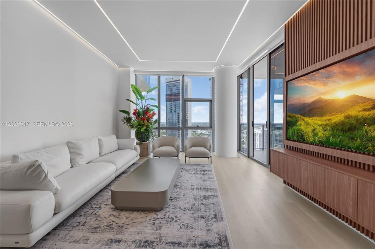 851 NE 1st Ave, Unit 4201, Miami, FL 33132 Photo