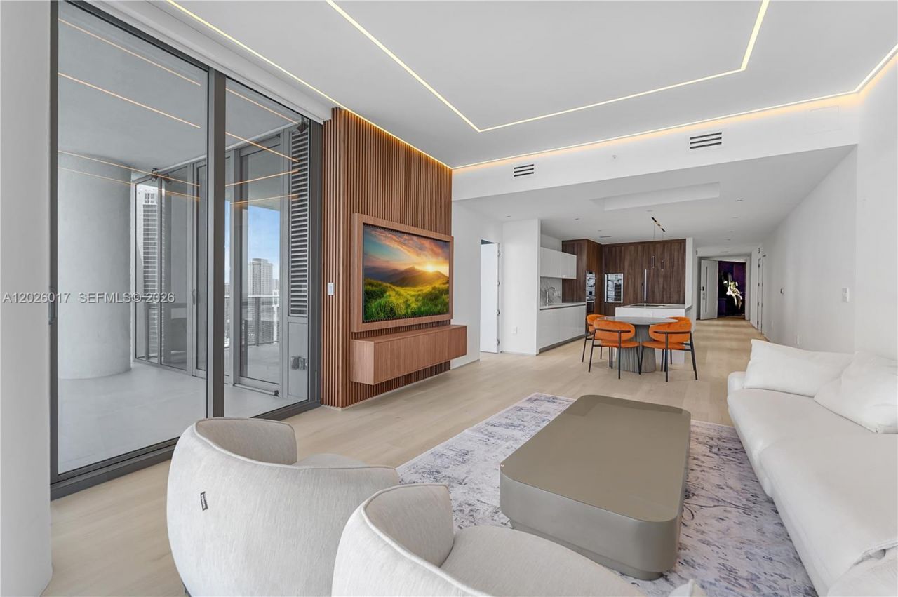 851 NE 1st Ave, Unit 4201, Miami, FL 33132 Photo