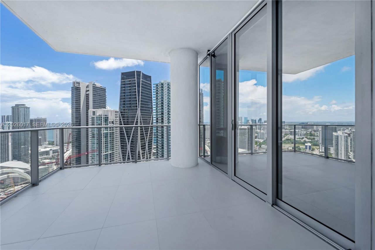 851 NE 1st Ave, Unit 4201, Miami, FL 33132 Photo