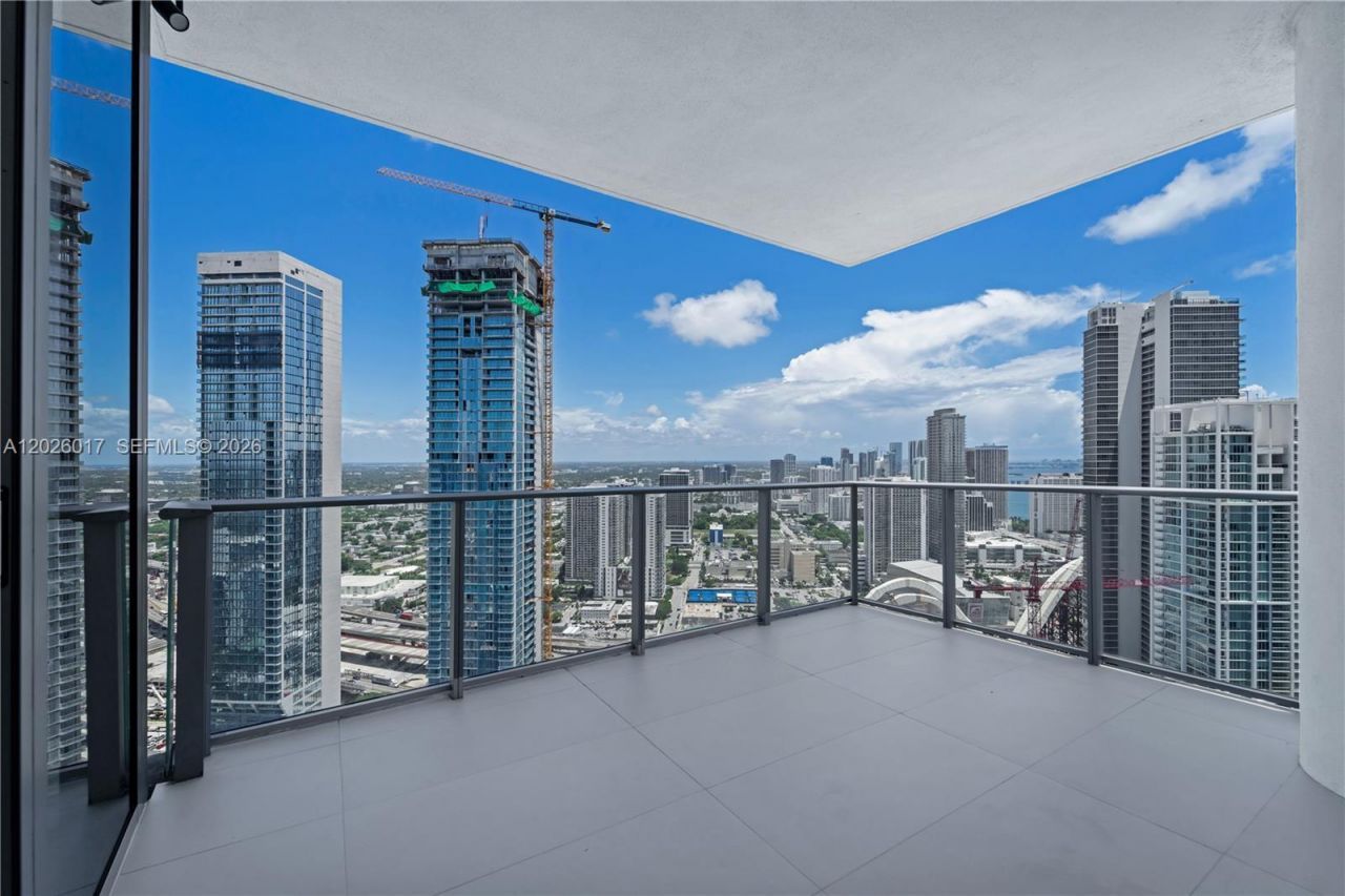 851 NE 1st Ave, Unit 4201, Miami, FL 33132 Photo