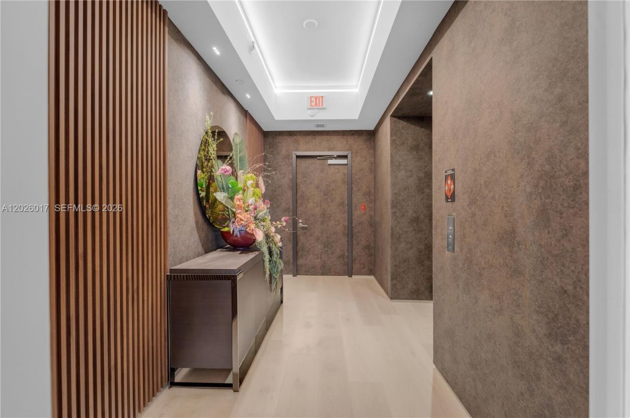 851 NE 1st Ave, Unit 4201, Miami, FL 33132 Photo