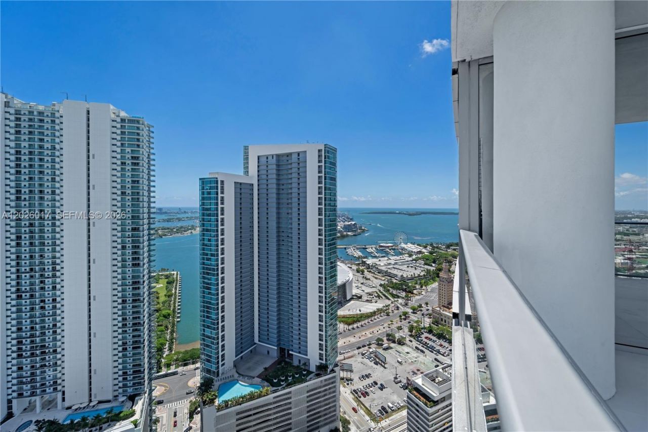 851 NE 1st Ave, Unit 4201, Miami, FL 33132 Photo