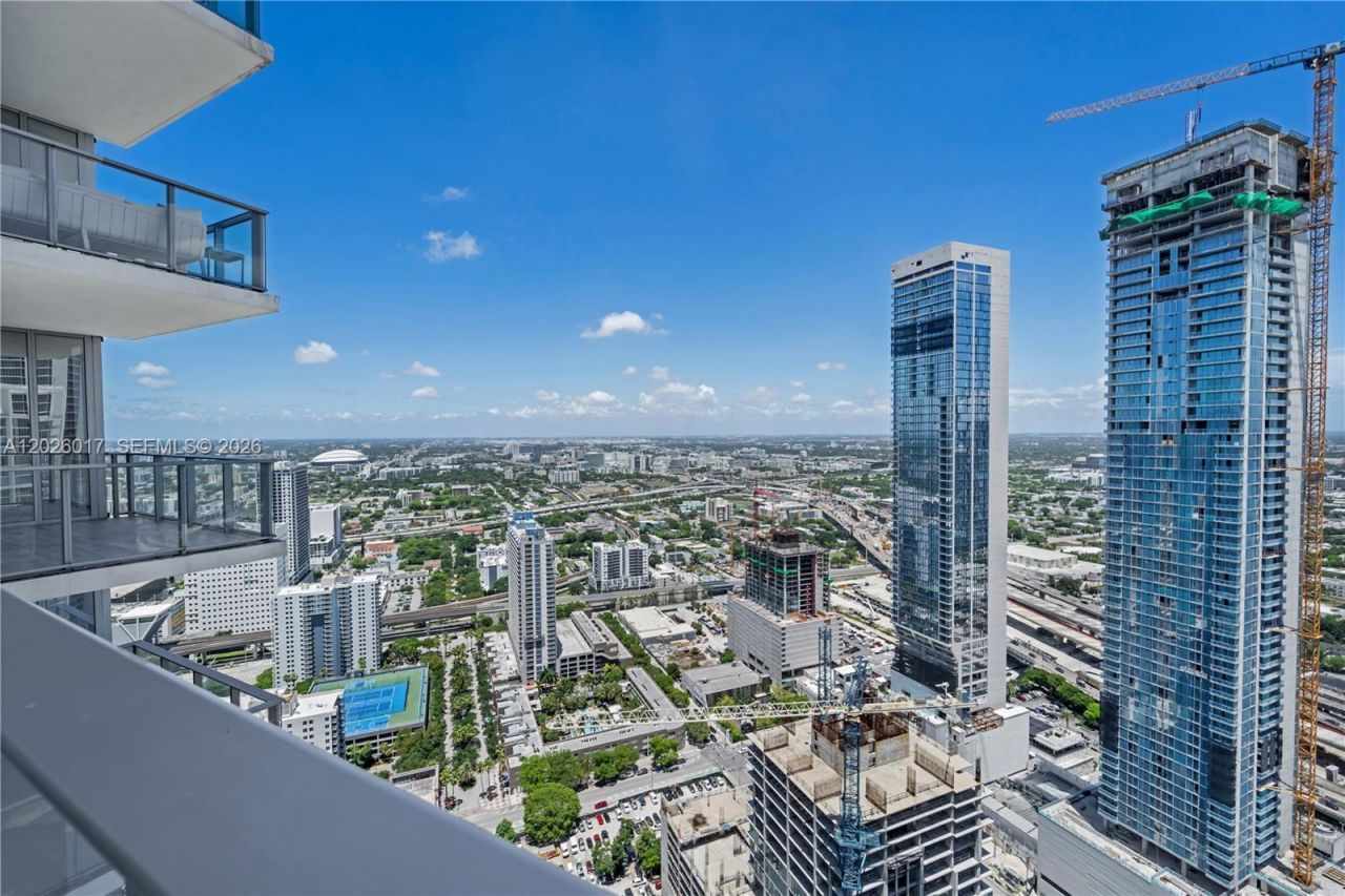 851 NE 1st Ave, Unit 4201, Miami, FL 33132 Photo