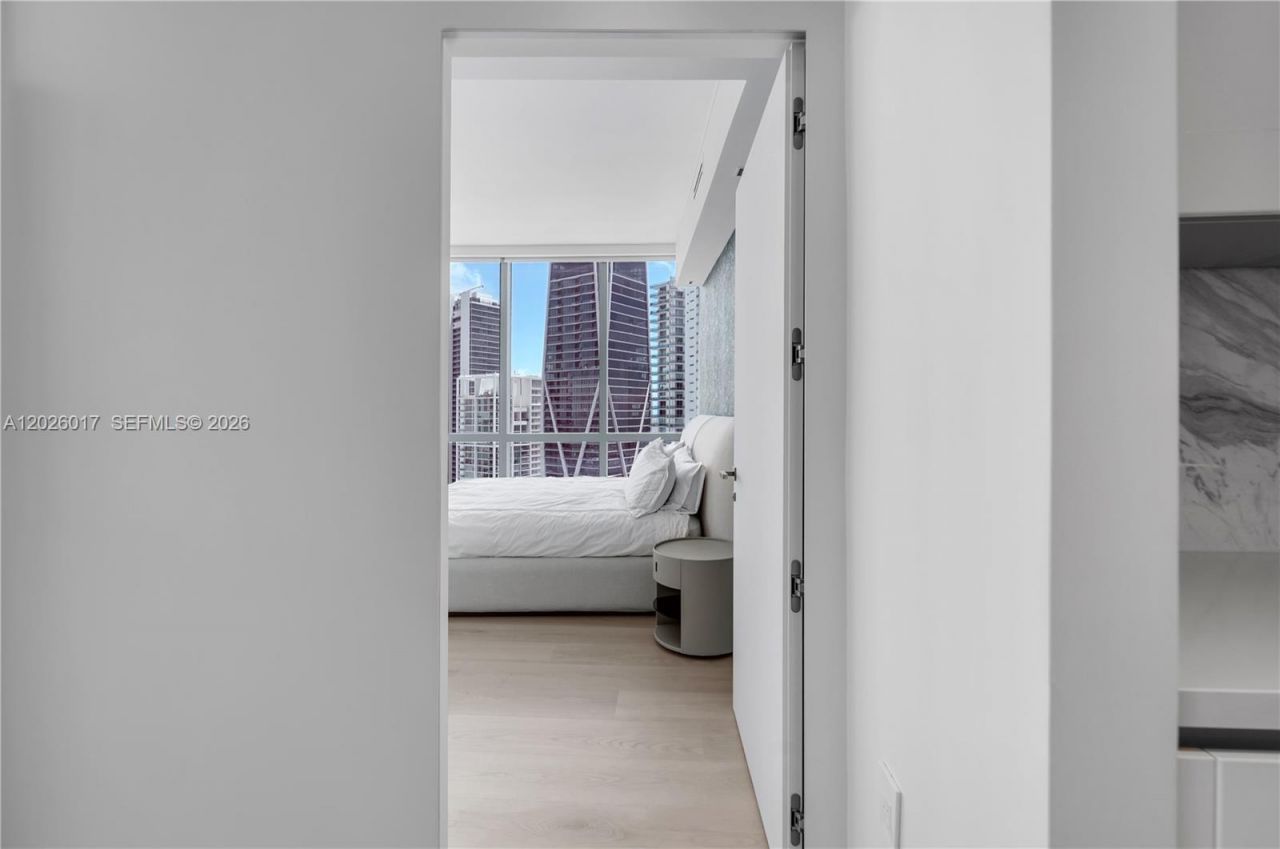 851 NE 1st Ave, Unit 4201, Miami, FL 33132 Photo