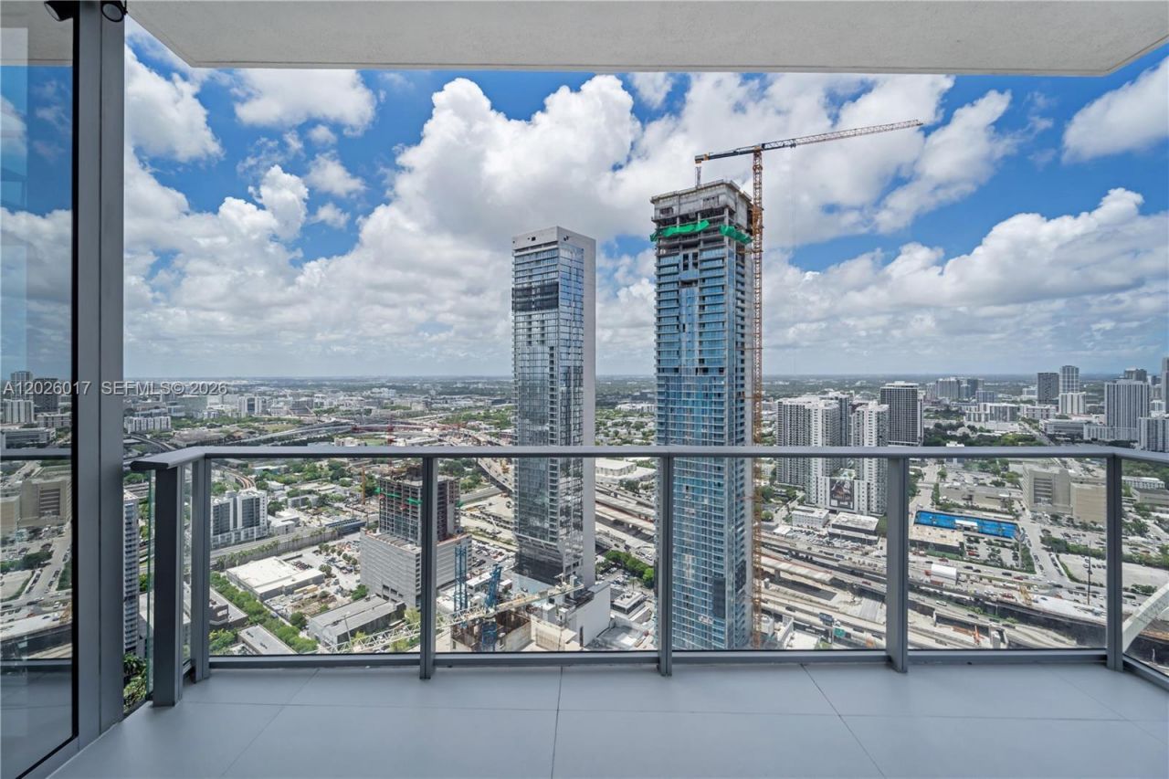 851 NE 1st Ave, Unit 4201, Miami, FL 33132 Photo